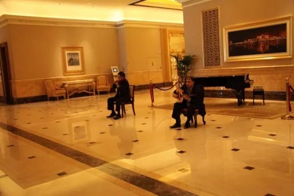 探秘全球唯一8级酒店,全球唯一的8星级酒店