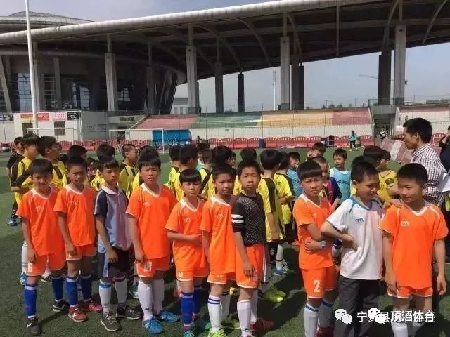 2022国际足坛发生的事,论中国足球的现状与未来论文