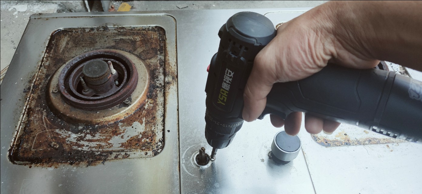 煤气灶松手就灭火怎样修理,煤气灶打着火松手就灭怎么修