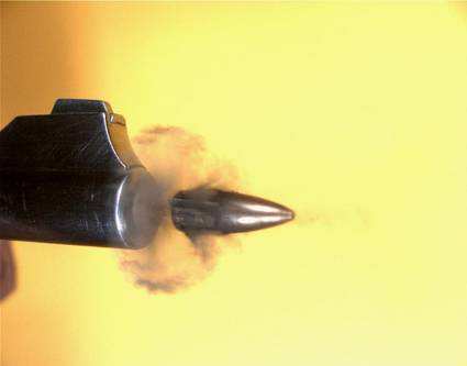 *弹子**那么小，打在人身上致人死亡的原理是什么？