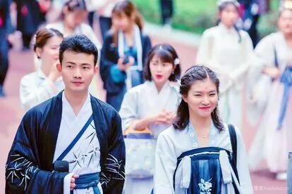 jk洛丽塔和汉服合起来是怎么样的,jk洛丽塔汉服哪一个更漂亮