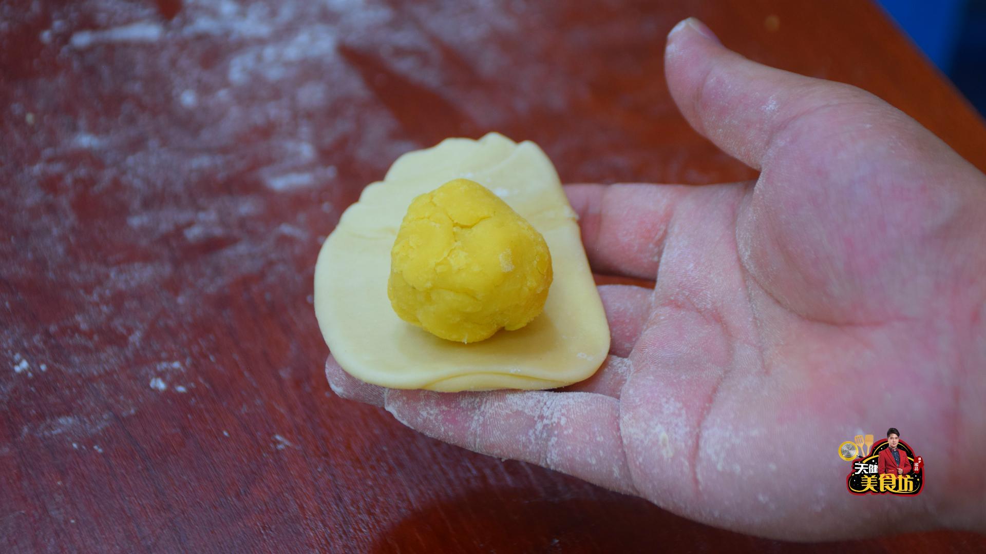 广式软皮绿豆饼的做法视频,为你讲解酥皮绿豆饼的制作方法