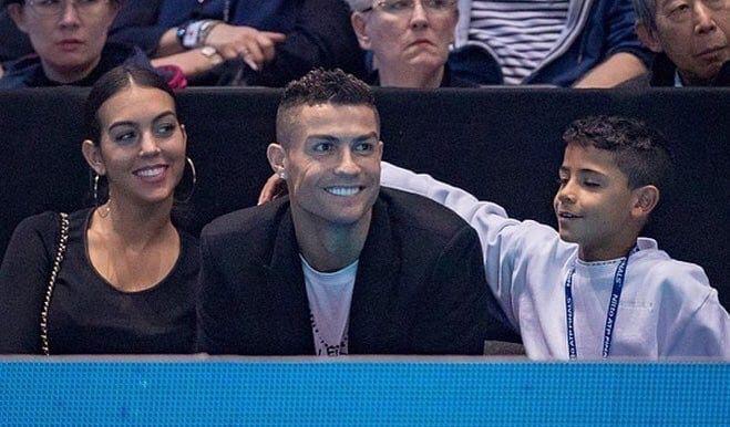 c罗超有爱,c罗和迷你罗当守门员