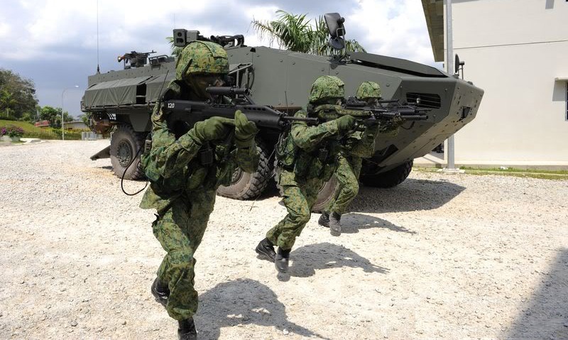 摩天大楼上面的机械怪兽,摩天大厦狂暴巨兽视频