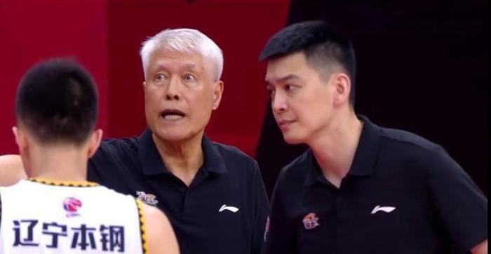蒋兴权杨鸣暂停时批评球队,蒋兴权怒斥杨鸣布置战术