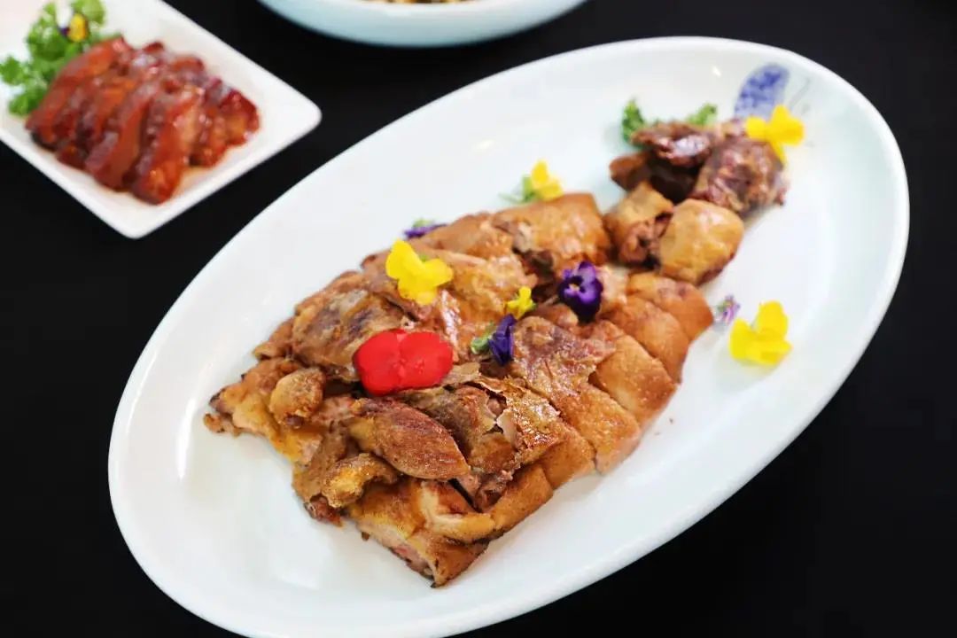 静安繁华市中心酒店人均¥125起！脆皮炸乳鸽、香酥鸭令人疯狂