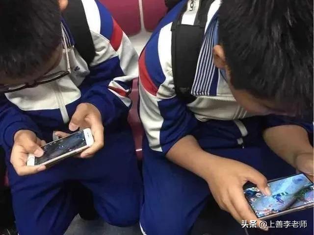 小孩13岁沉迷游戏单亲妈妈绝望了,15岁男孩沉迷游戏怎么拯救