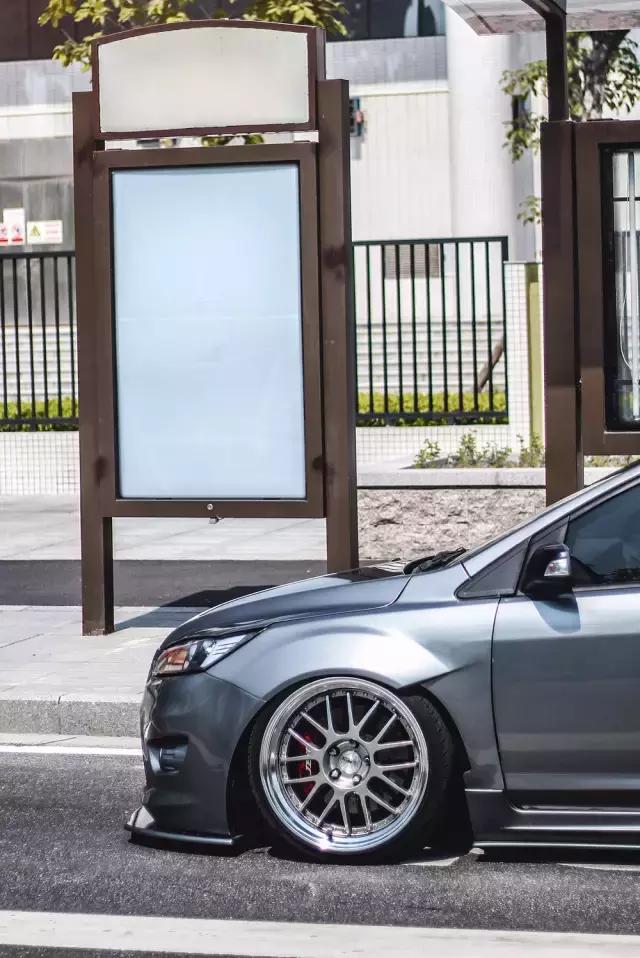 福克斯三厢外国改装st案例,福克斯改装内饰carplay