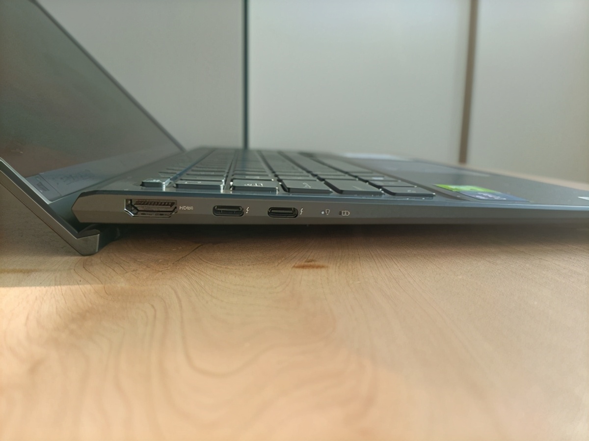 华硕灵耀x凌锋重量究竟是多少,华硕灵耀x凌锋2.8k屏幕