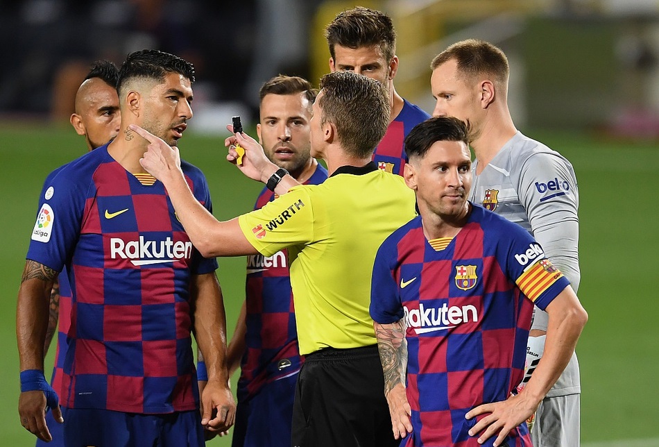 替补出场250秒，1.2亿巨星遭遇奇耻大辱，为何不敢换下苏亚雷斯？