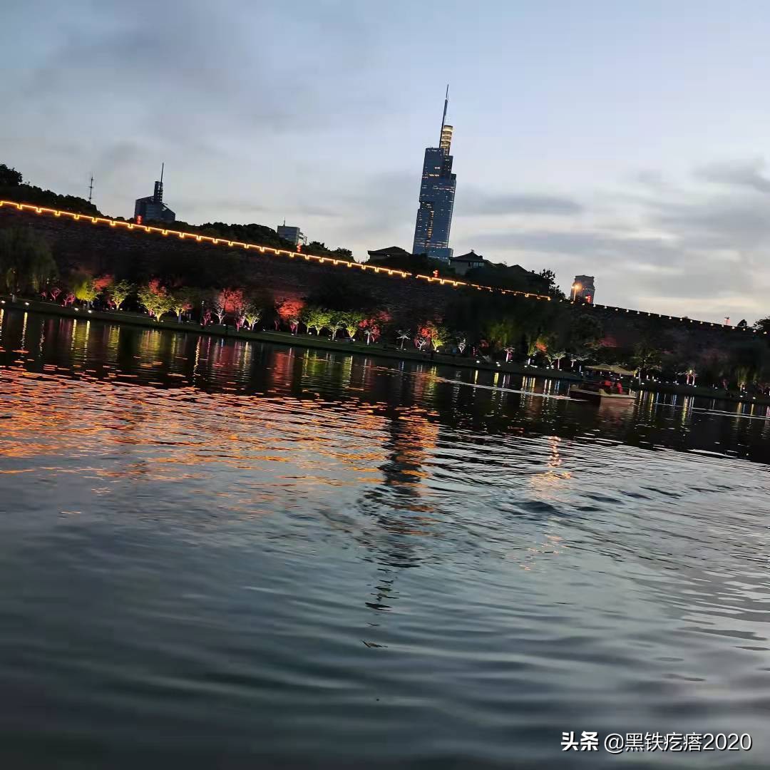 南京旅游攻略住宿酒店大学生,南京旅游攻略必去十个景点