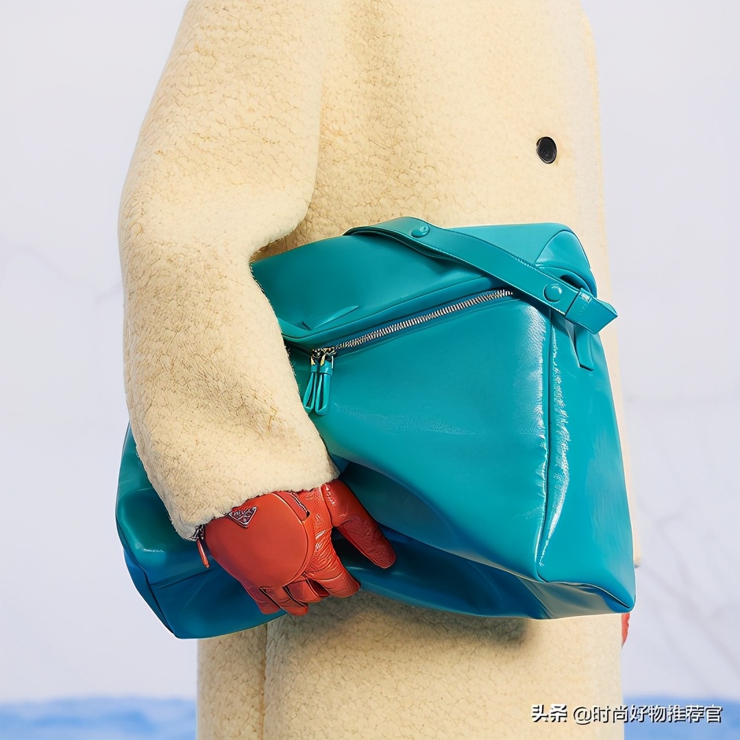 prada绗缝尼龙男士包,prada徽标印花帆布包