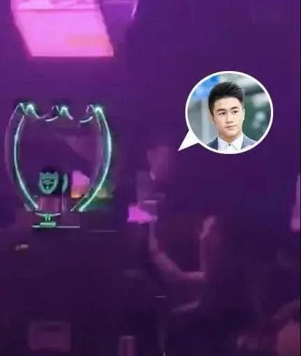 奚梦瑶是不是做了颧骨内推,奚梦瑶为什么踮脚走路