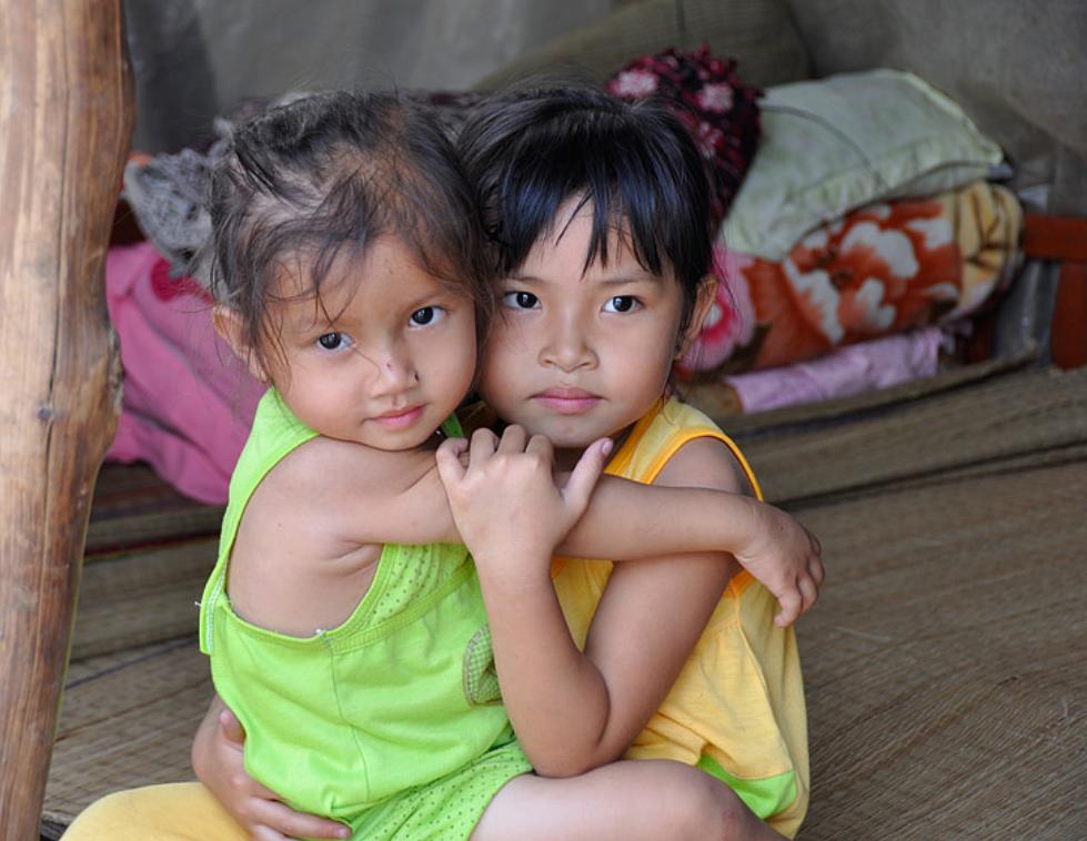 宝宝不用穿很合身的衣服,宝宝里面要不要穿背心