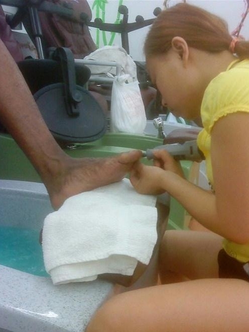 美国凤姐的真实生活,凤姐在洗脚店打工