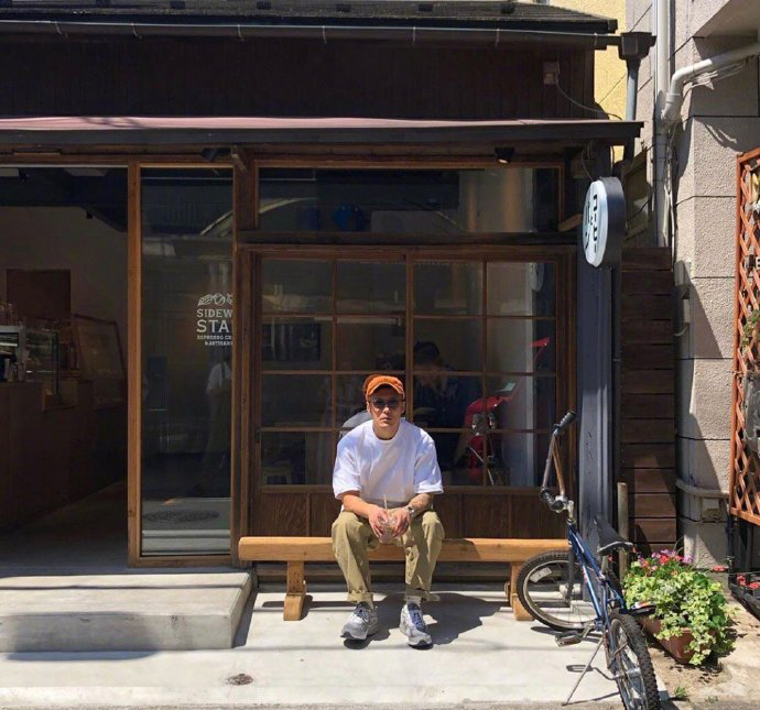 余文乐和他儿子黑白照,余文乐带儿子cody背影呆萌