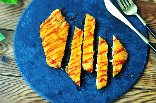 炸现成鸡排怎么做酥脆好吃又简单,香酥面包糠炸鸡排的新做法推荐