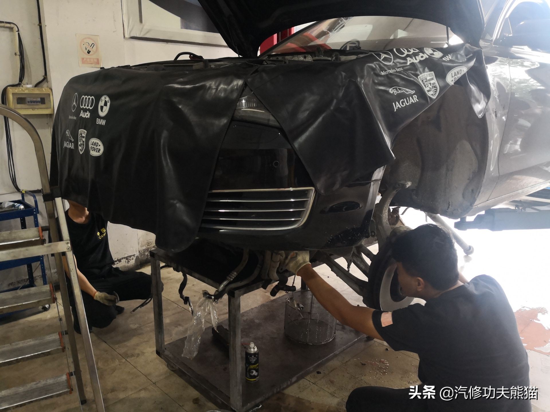 奥迪a8烧机油吗48v轻混,奥迪a8烧机油一千公里烧0.5正常吗