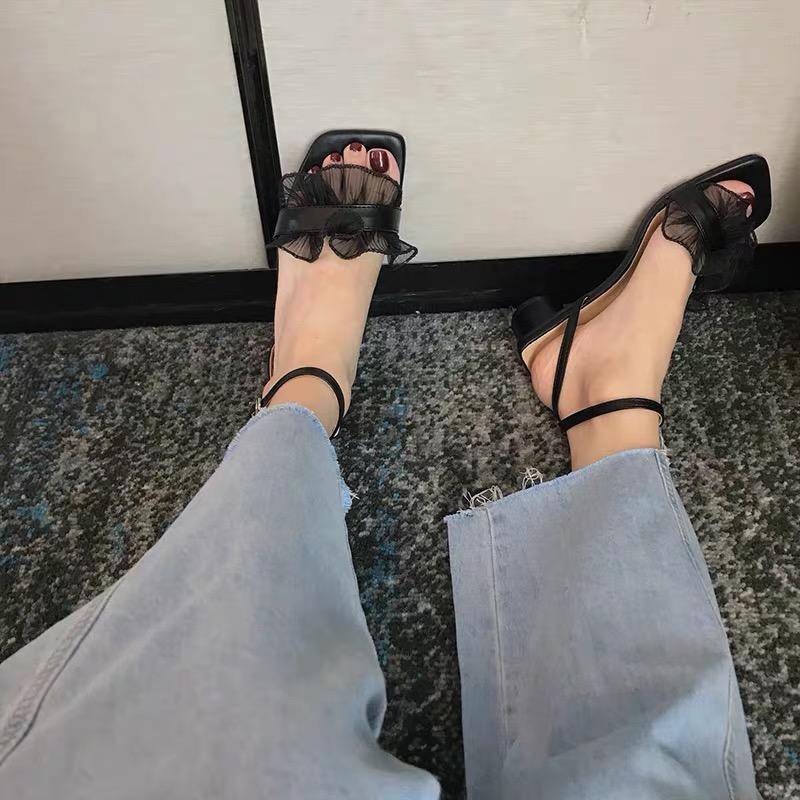 夏天凉鞋穿搭出高级感,三伏天穿凉鞋