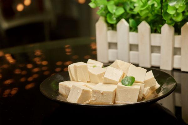 女性黄体酮偏高是什么原因,女人黄体酮少了会出现哪些症状