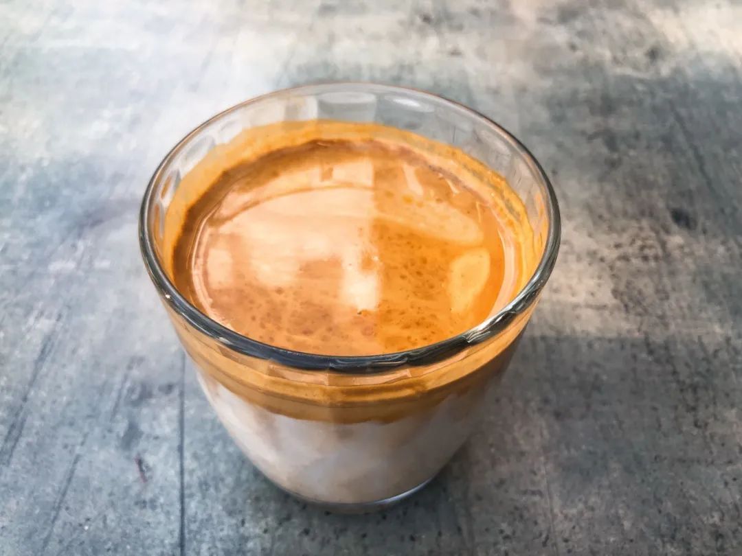 拿铁和馥芮白区别,拿铁和卡布奇诺馥芮白