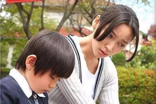 社交恐惧的妈妈怎么教孩子社交,内向自卑孩子有社交恐惧症怎么办