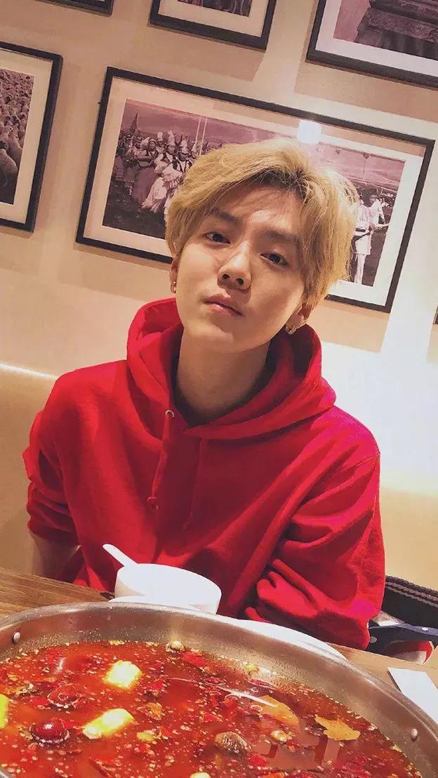 鹿晗壁纸‖“所有苦难与背负尽头，都是行云流水般的此世光明”