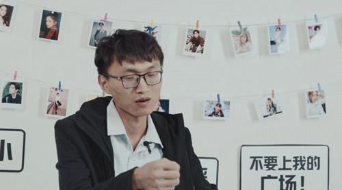 现在的女生都有很多人追,现在的女生都主动追男生