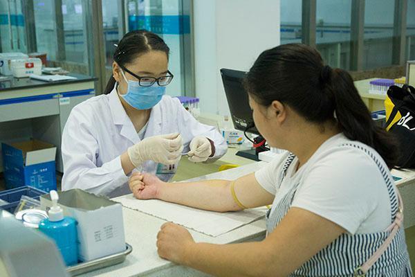 乳腺癌溃烂流血晚期化疗有必要吗,老年乳腺癌晚期转移不化疗的后果