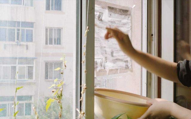 装修时窗户贴的广告胶怎么清理,墙上广告胶怎么清理干净