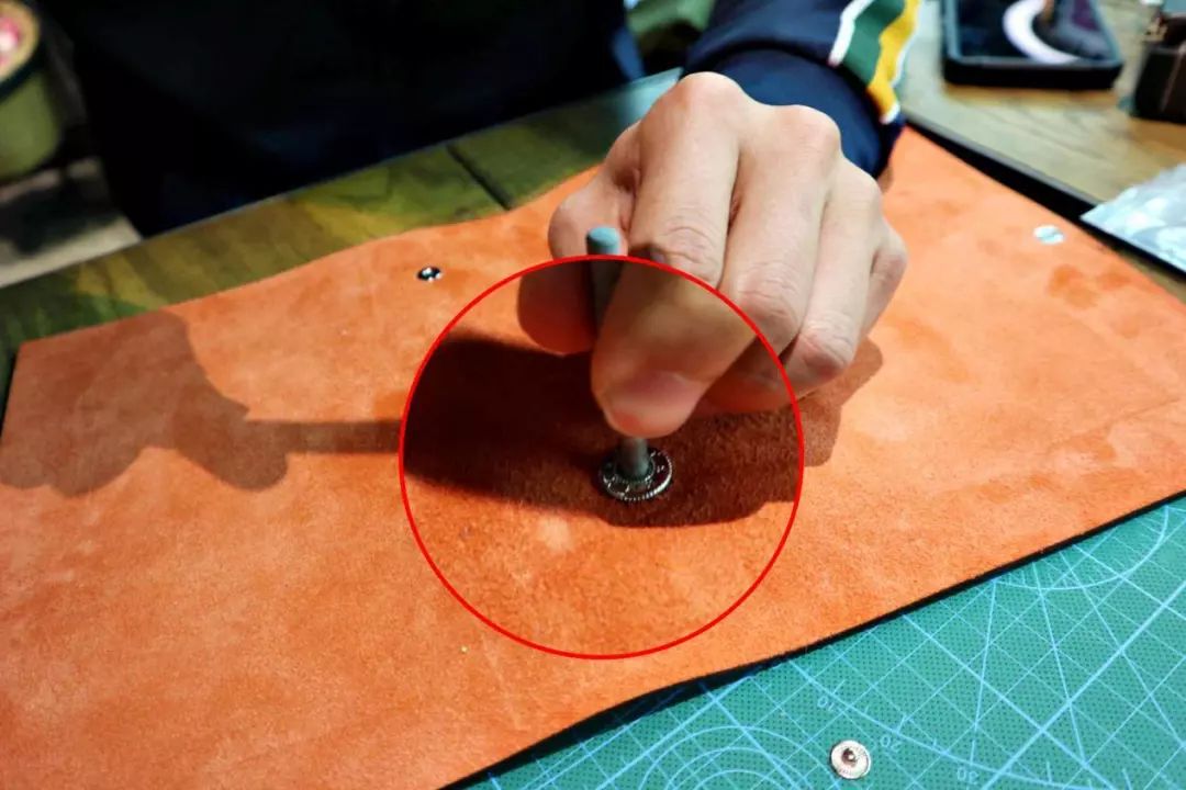 爱马仕皮包修复视频,修复爱马仕皮带扣