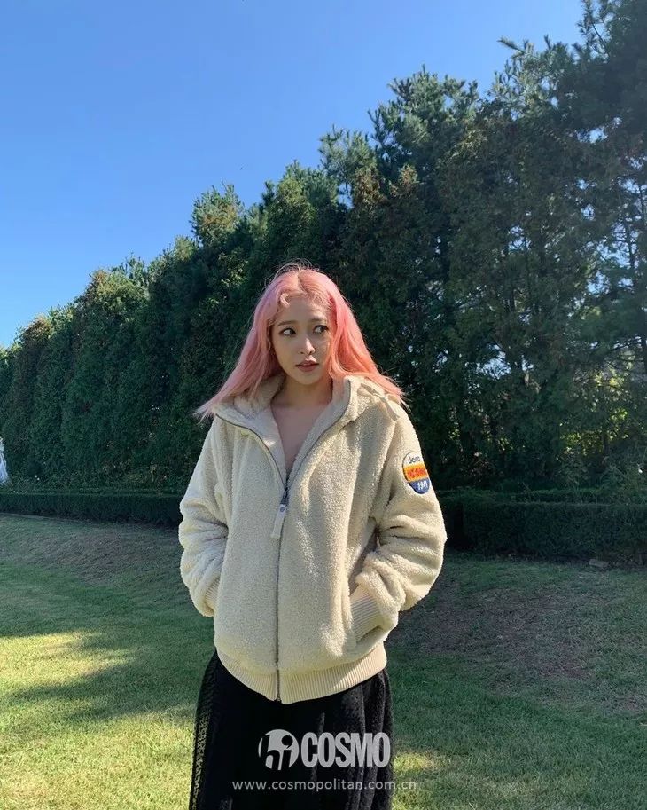 00后妹妹霸占年末荧屏却靠甜系穿搭霸占我的心