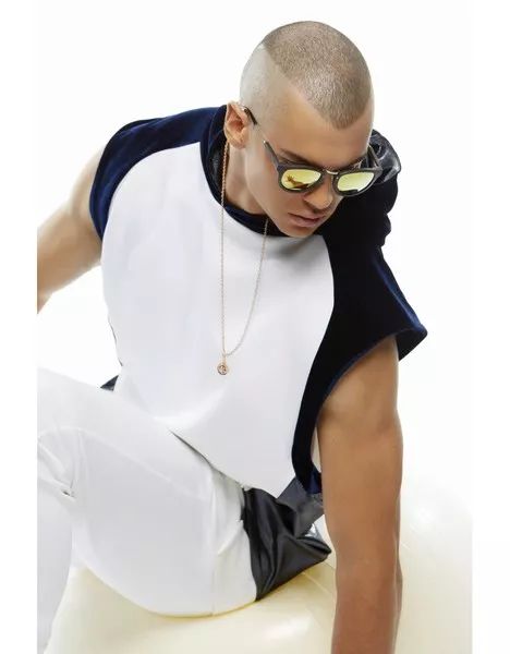 从Troye的男朋友到MariahCarey的小男宠，这个男模真厉害！