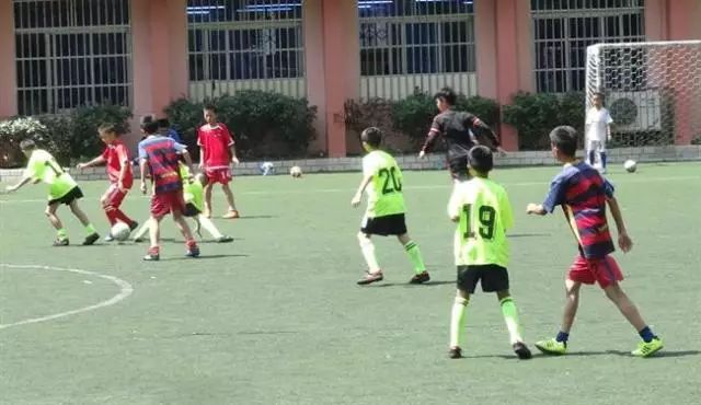 璐靛窞鐪佺殑瓒崇悆闃熷憳,璐靛窞4鍚嶅皬灏嗗叆閫夋牎鍥冻鐞冨浗瀹堕槦