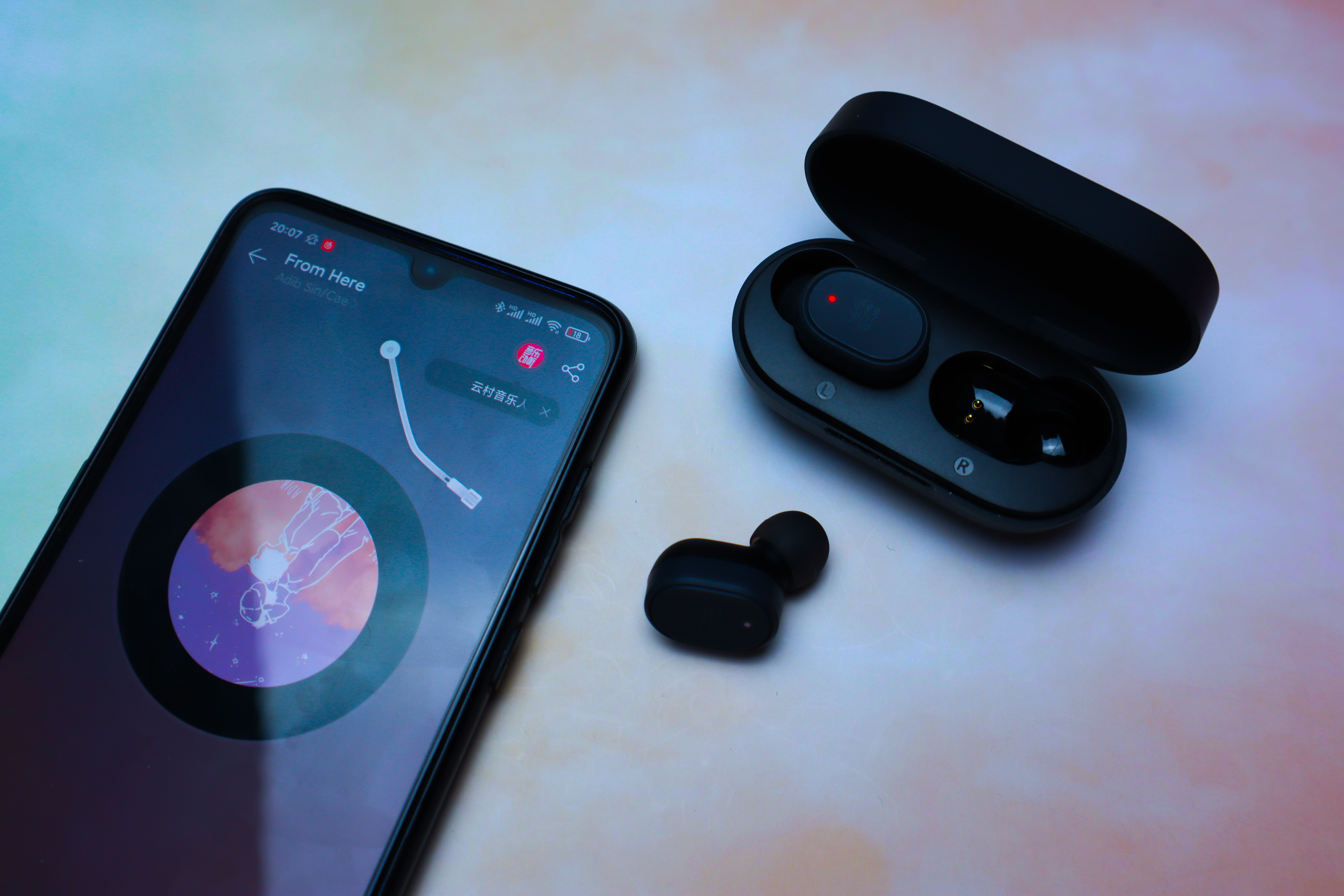 高颜值低调蓝牙耳机,精致小巧的耳机