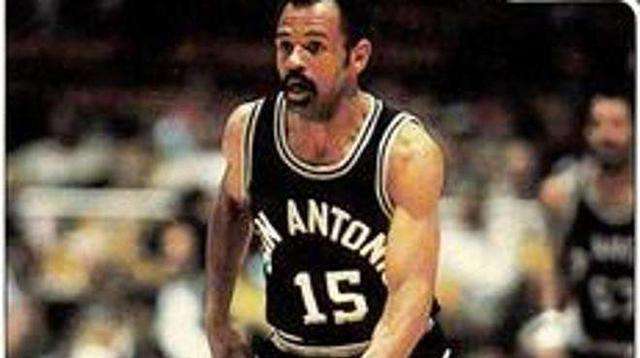 他身穿1号球衣，单场砍下1+1+1+1+1+1，这数据也太奇葩了