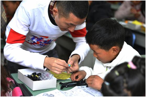 鍏崇埍闈掑皯骞村叕鐩婃垚闀胯惀,鍏崇埍鍎跨绛戞ⅵ璧疯埅蹇楁効鏈嶅姟娲诲姩