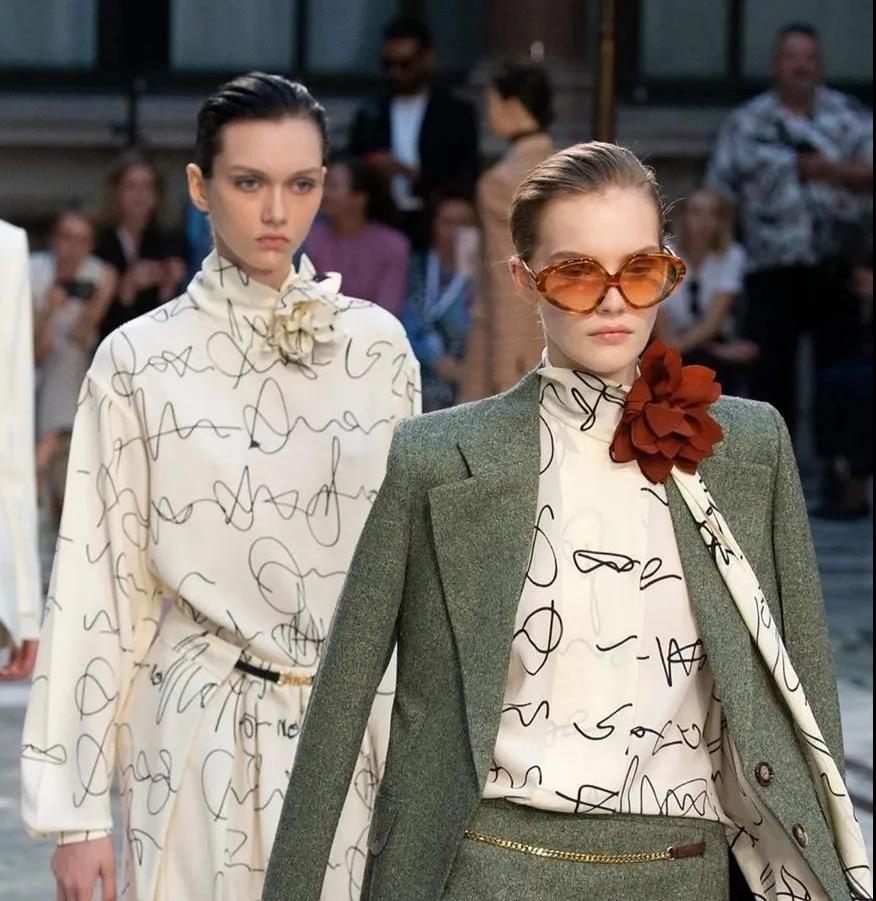 什么款式的西服外套减龄百搭,怎么把廓形西服外套穿出感觉