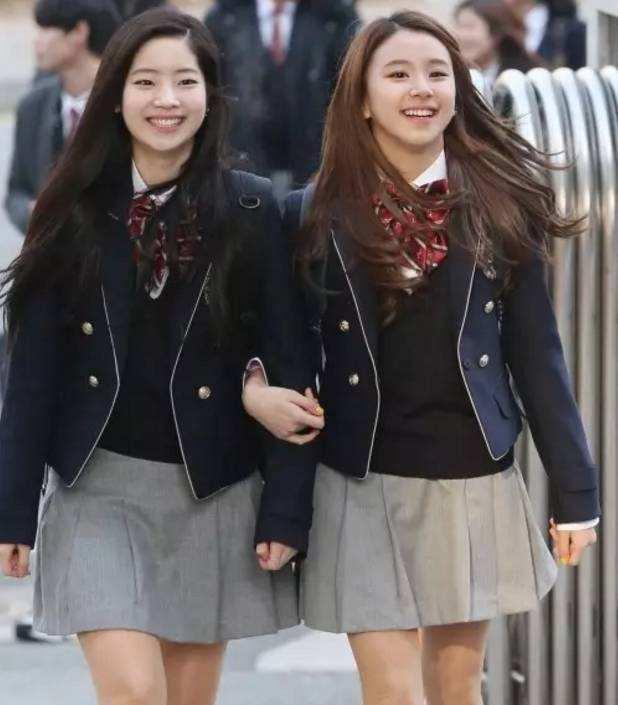 中国高中的校服跟日本校服对比,世界上各国小学校服大比拼