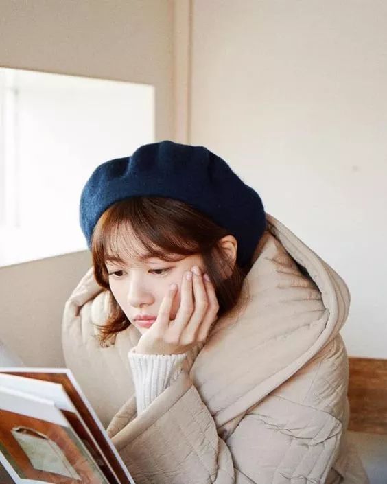 周冬雨少年的你演技混剪,少年的你幕后剧组陪周冬雨剃寸头