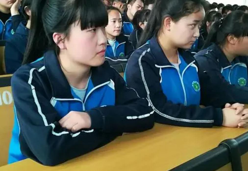 单招大专和高三上大专有区别吗,高考后上大专好还是直接单招好