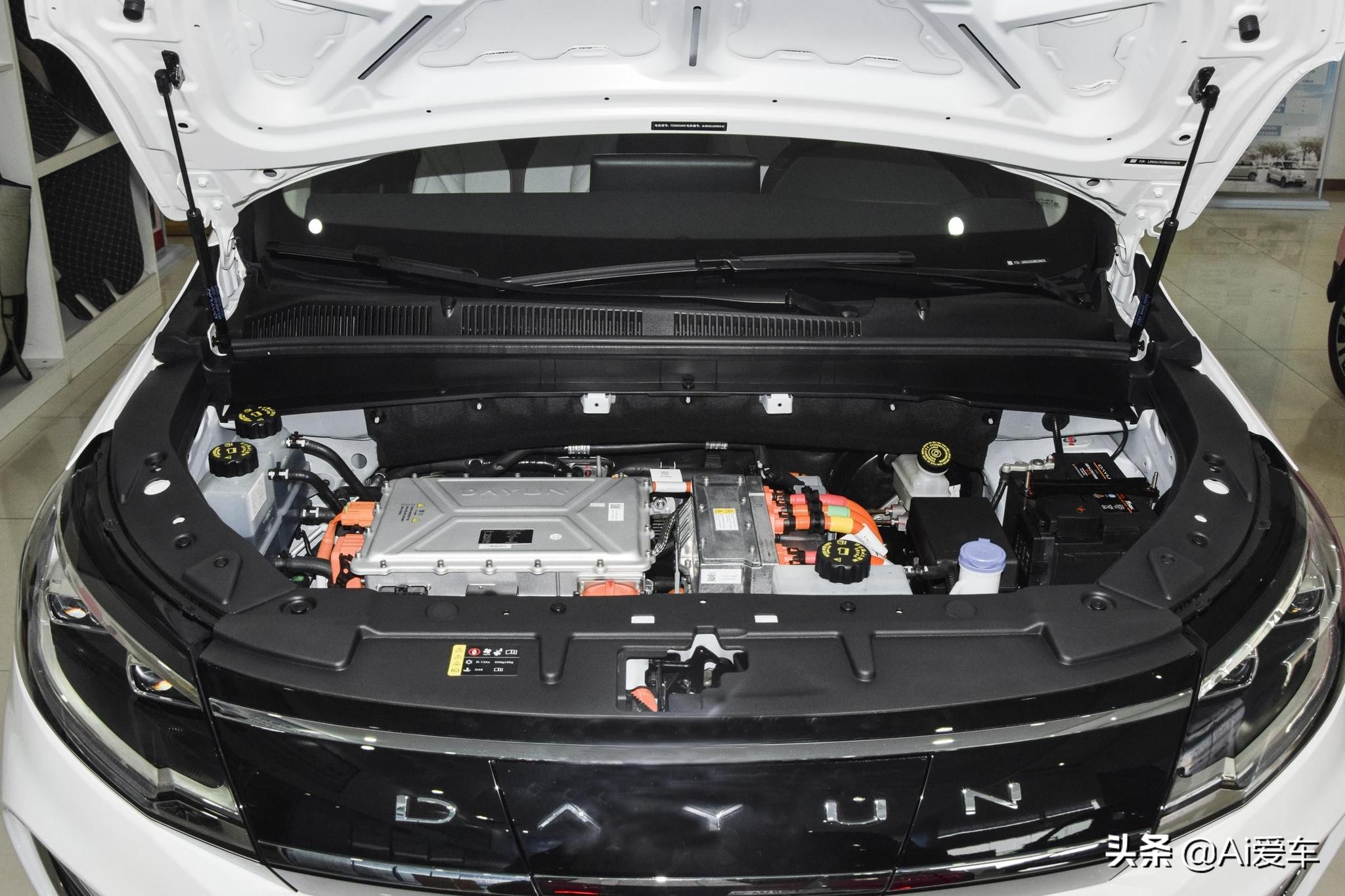 远志m1新能源七座空间如何,远志m12021款7座长续航行政版