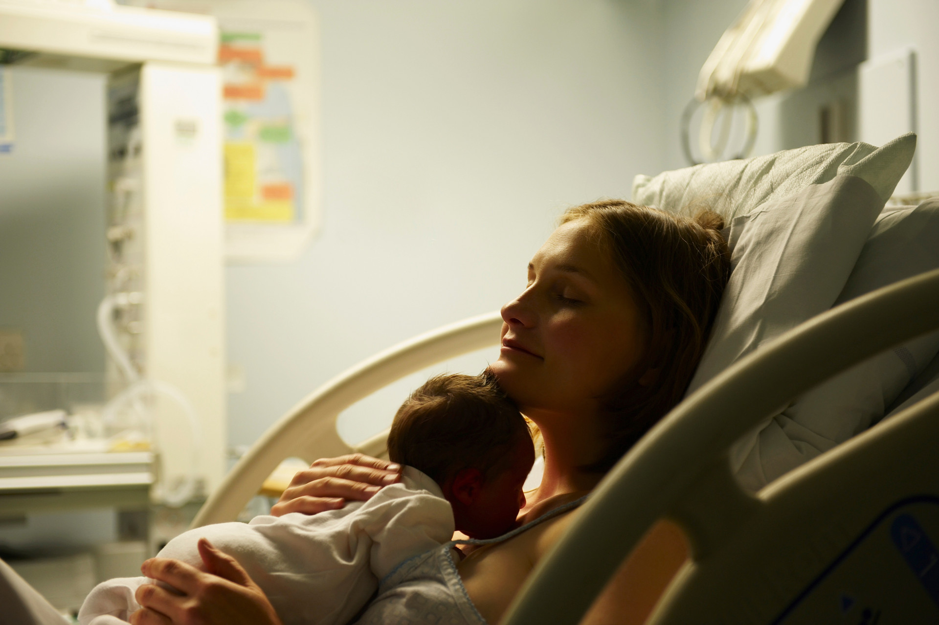 产后24小时需要做些什么护理,妈妈们产后24小时应该做的四件事