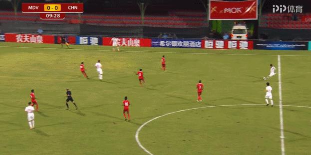 高难度停球+配合！艾克森国足首秀献世界级表演！30秒后“出糗”