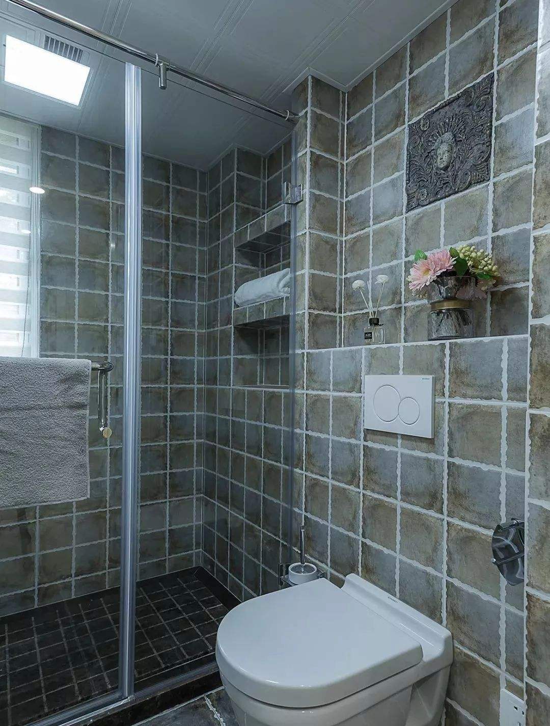 狭长小卫生间壁挂马桶如何布置,悬挂式马桶卫生间布局