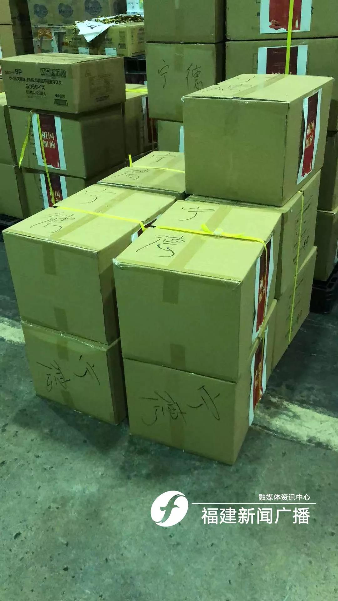 十万口罩从海外飞到黄冈,26万的口罩运往国外