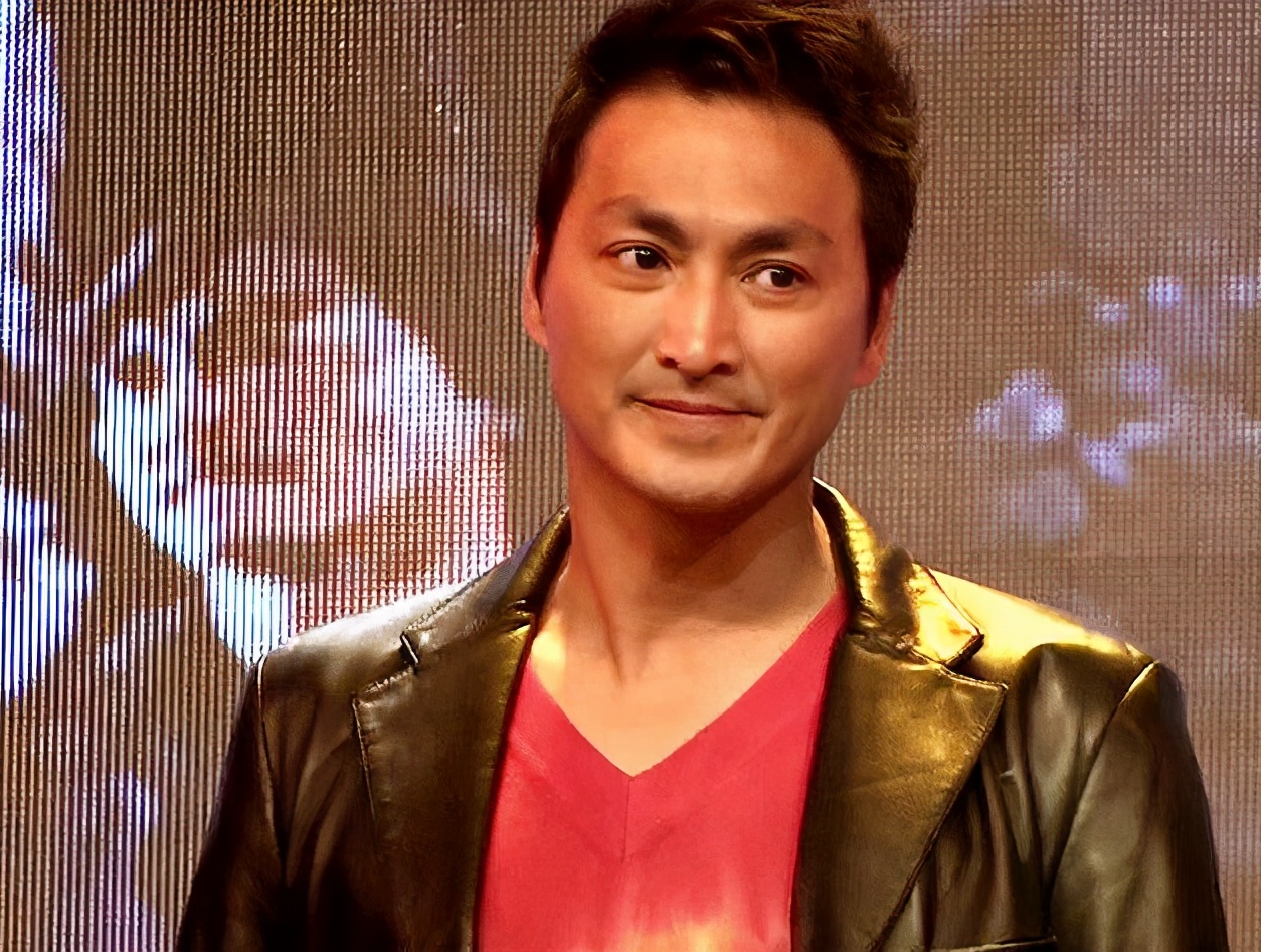 凭一角红极一时，遭遇封杀转行成商人，身家过亿却甘心走穴捞金