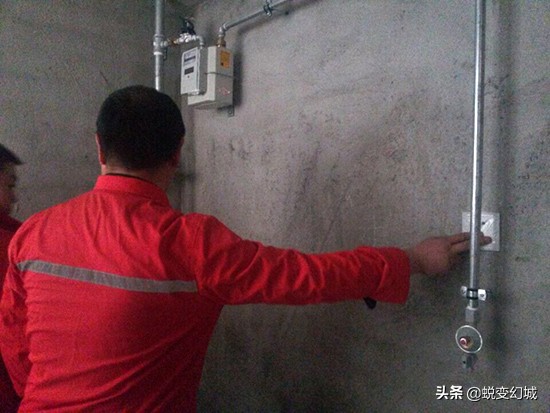 小区天然气管道走明线,小区中有天然气管道如何开通使用