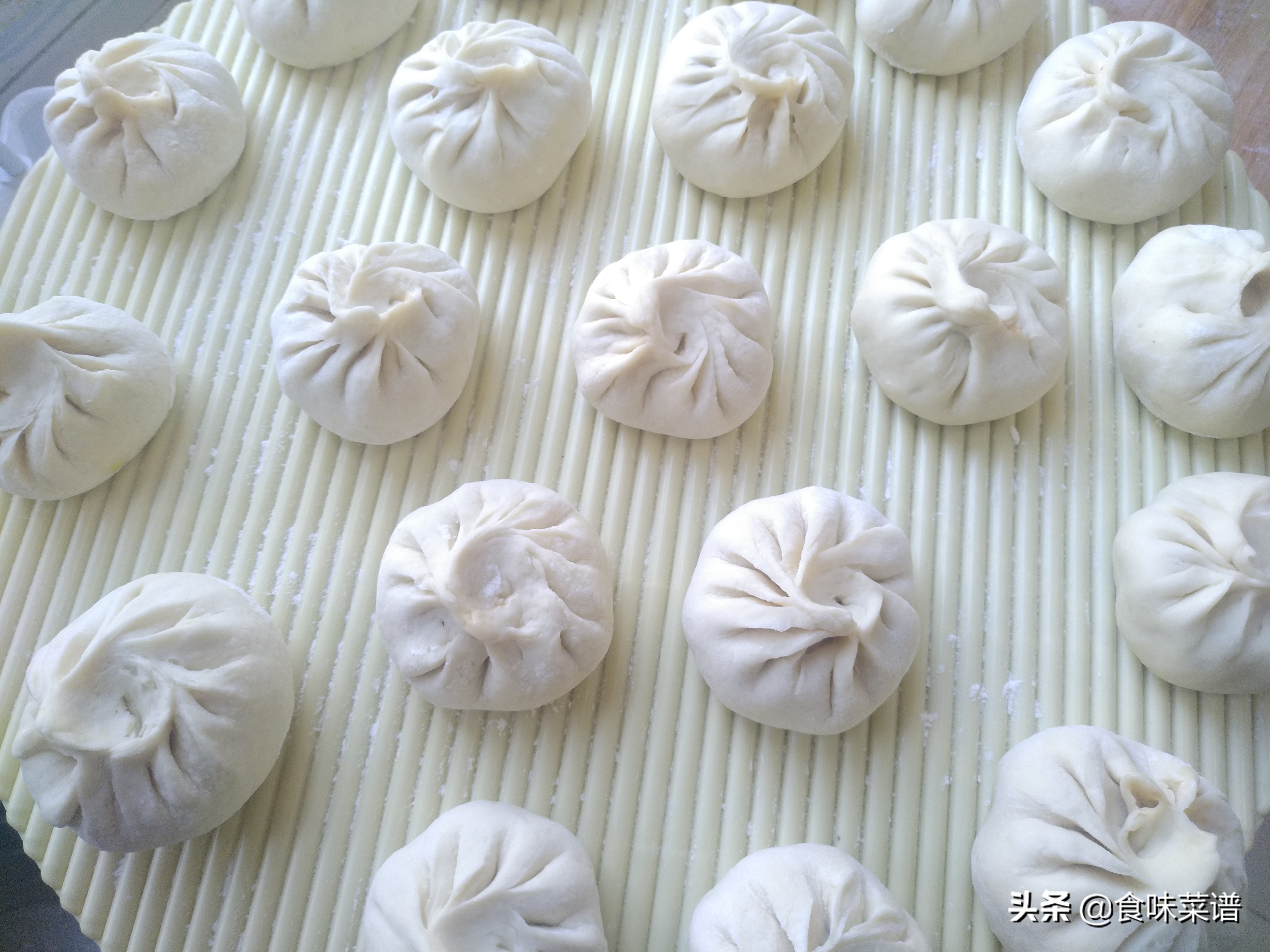 白菜肉包最好吃的做法，色香味美，松软不塌陷，原来做法这么简单