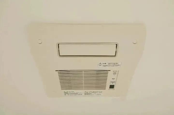 卫生间光线暗适合哪种窗户,没有窗户的卫生间怎样明亮